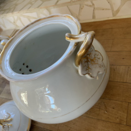 Oude chocoladepot