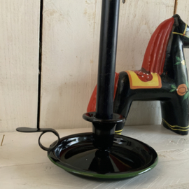 Zwarte, geëmailleerde blaker