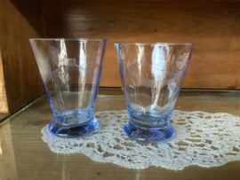 Geslepen  blauwe glaasjes ( set van 2)