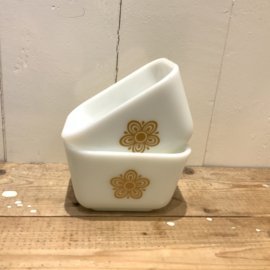 PYREX vintage schaaltje met bloem decor