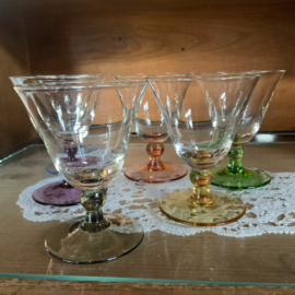 Set borrelglaasjes, gekleurde voet