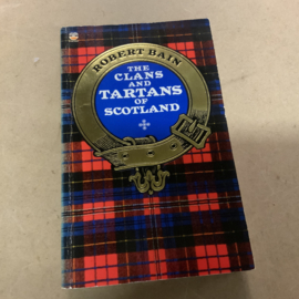 Pocket boek THE CLANS AND TARTANS OF SCOTLAND