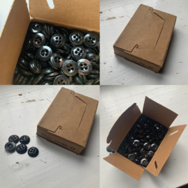 1 gros zwarte knoopjes