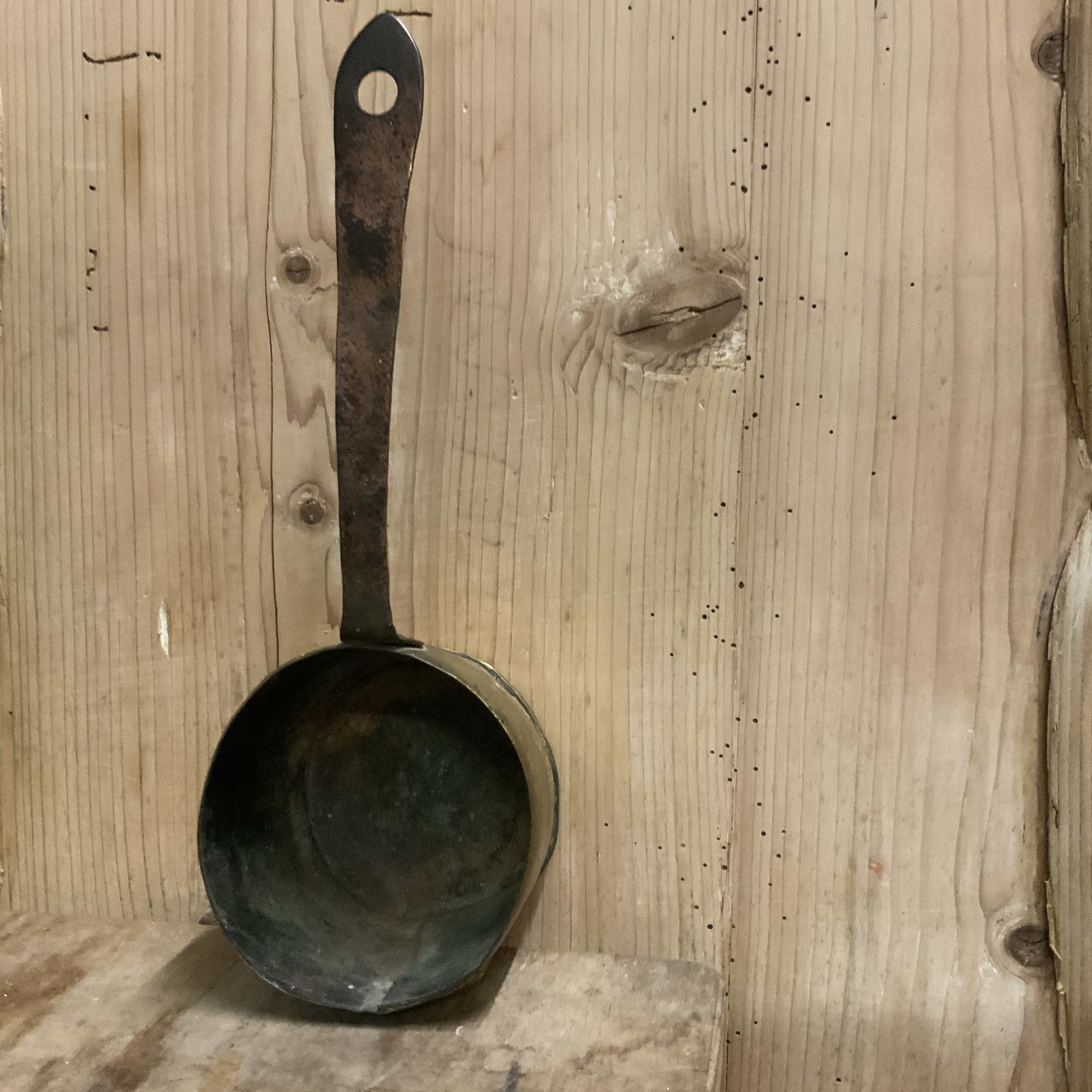 Antiek koperen steelpannetje