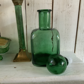 Vintage fles met stop van groen glas