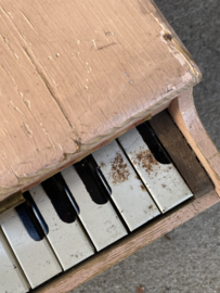 Roze kinderspeelgoed piano