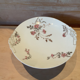 Schaal op voet met bloem decoratie