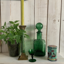 Vintage fles met stop van groen glas