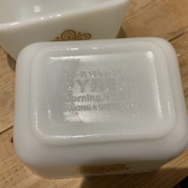 PYREX vintage schaaltje met bloem decor