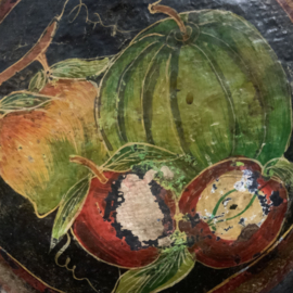 Oude papier-maché schaal