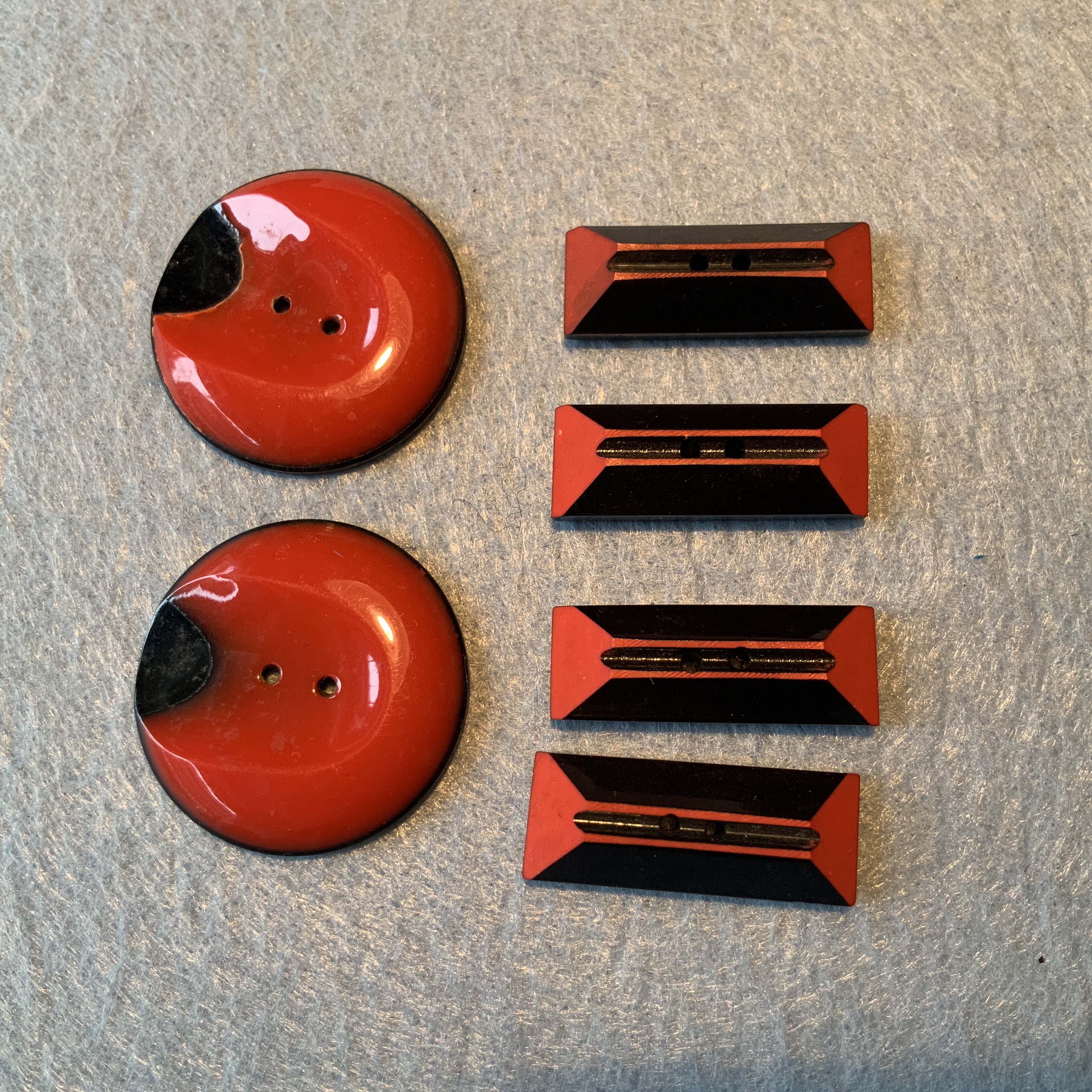 Set zwart rode knopen