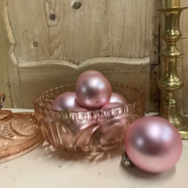 Roze schaal met deksel