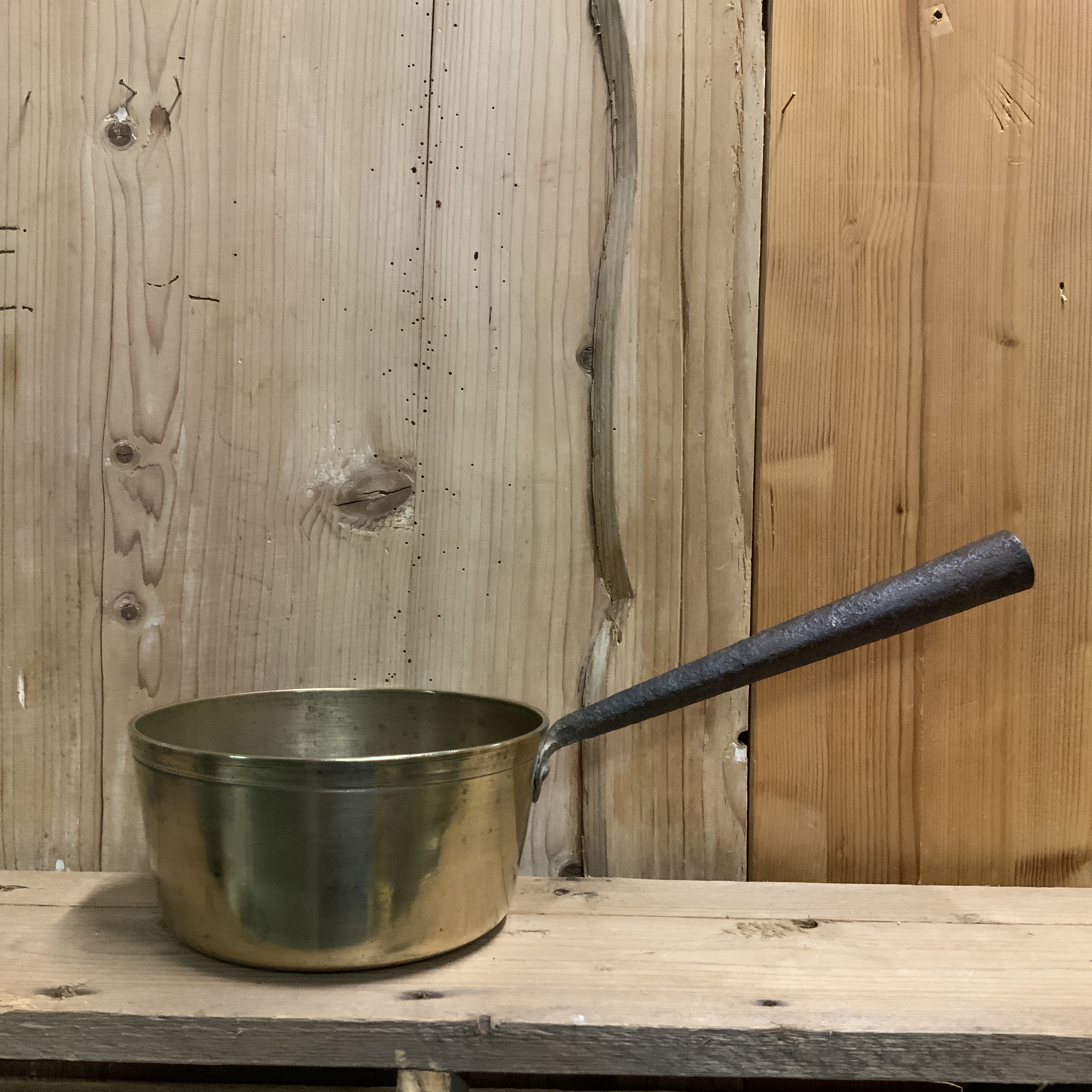 Koperen pannetje met metalen steel