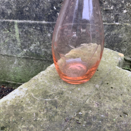 Sierlijke Franse karaf van roze glas