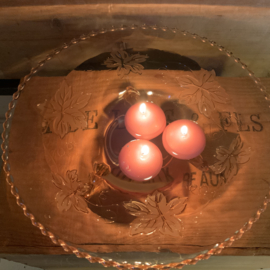 Roze persglas schaal op pootjes