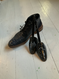 2 geëmailleerde zwarte schoenspanners
