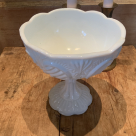 Opaline of melkglazen bokaal