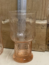 Groot glas van roze glas
