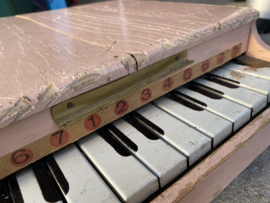 Roze kinderspeelgoed piano