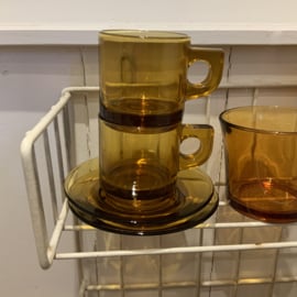 Set van 2 vintage amberkleurige kop en schotels.