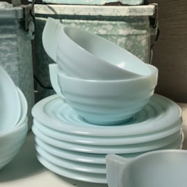 ARCOPAL kop en schotel van opaline, zacht blauw