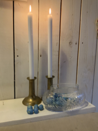 Prachtige schaal van geslepen glas.