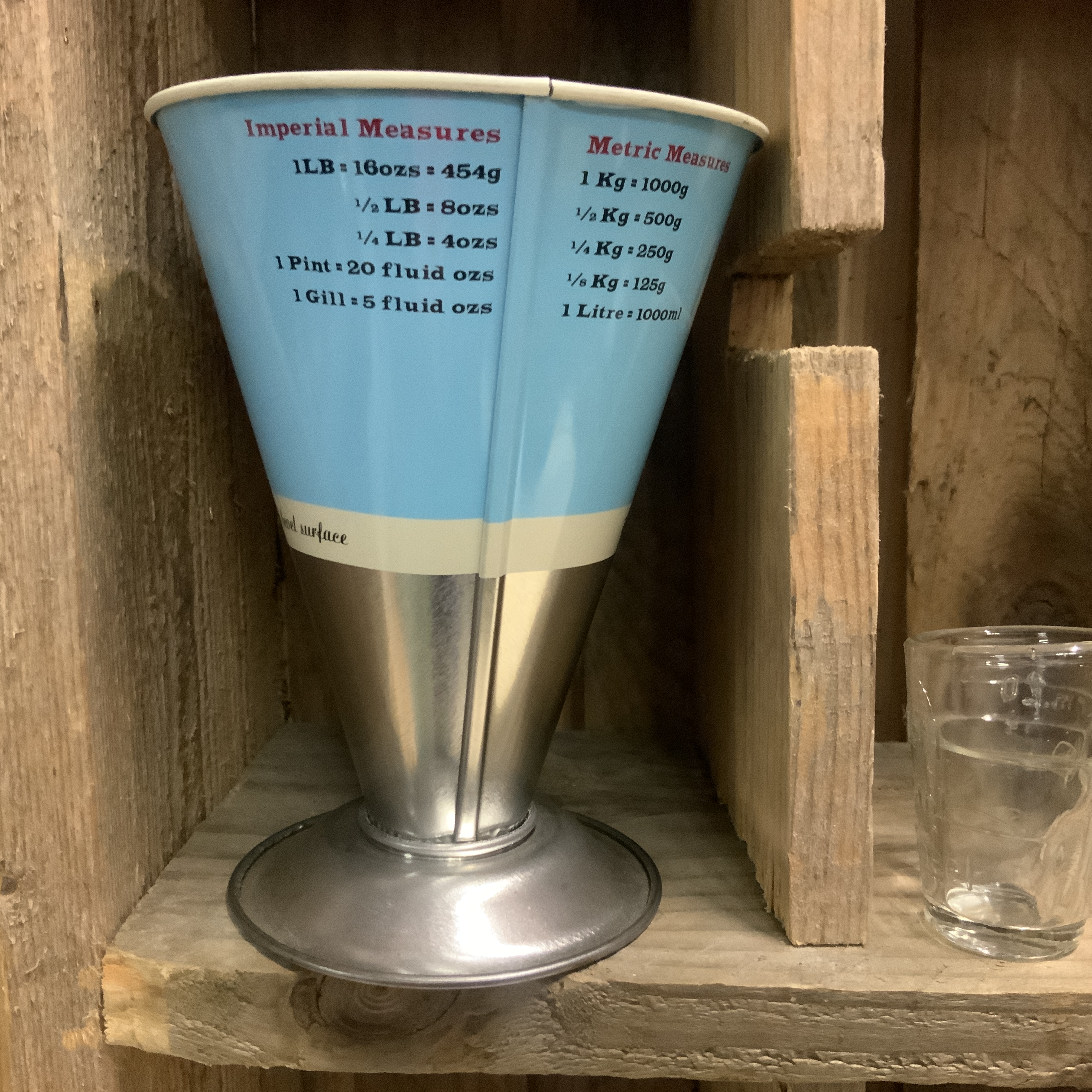 Vintage metalen maatbeker TALA