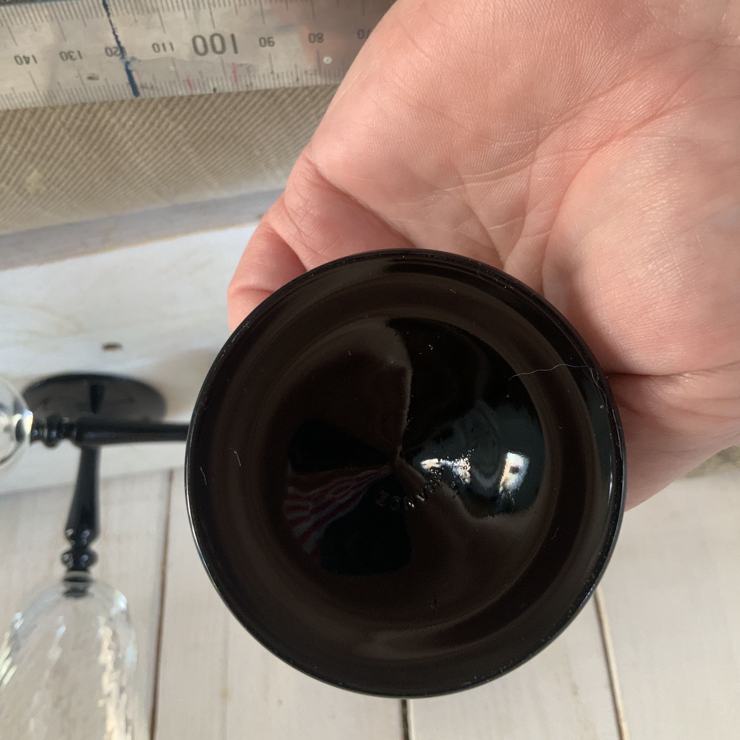 Wijnglas “ swirl” zwarte voet