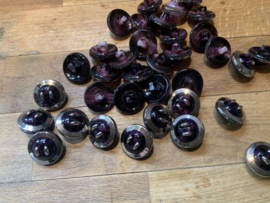 Assortie paarse glazen knopen