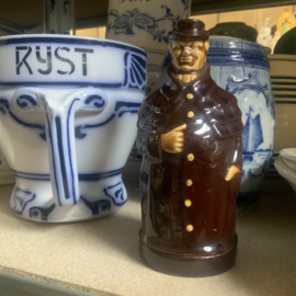 Een vintage “ sigarettenman” Royal Doulton