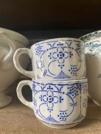 Set van 2 oude kopjes BLAU SAKS