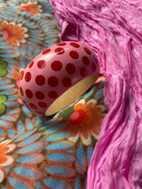 Roze, rood gestipte armband