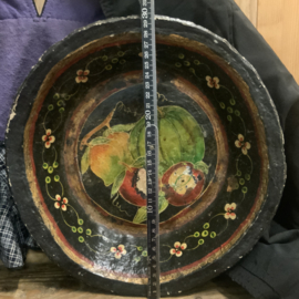 Oude papier-maché schaal