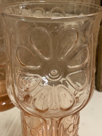 Groot glas van roze glas