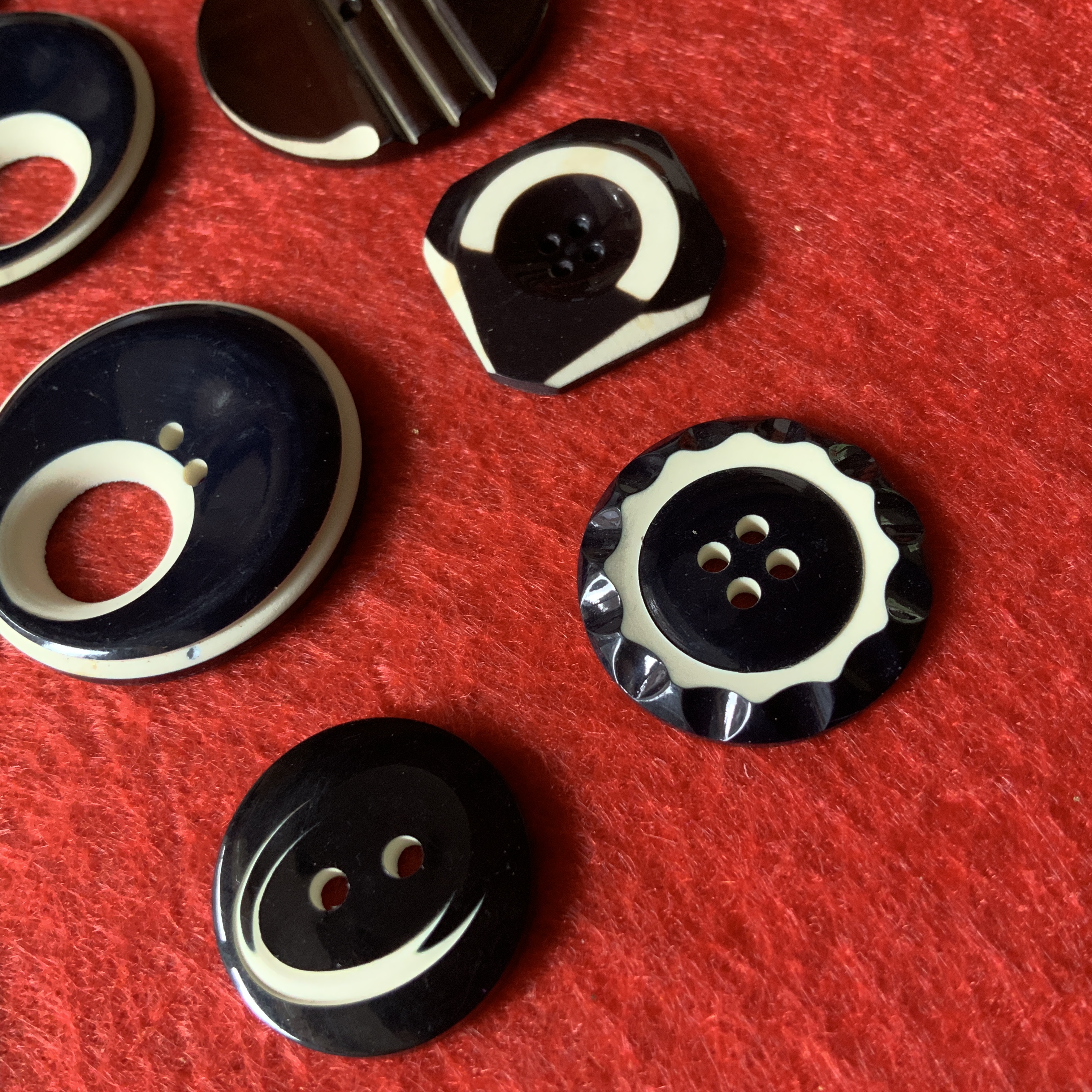 Een set ART DECO knopen
