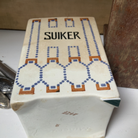 Oude verweerde pot “SUIKER”