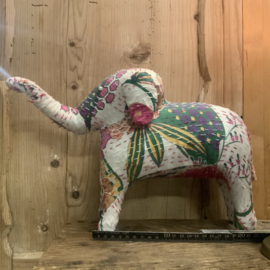 OLIFANT van stof