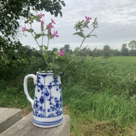 Klein porseleinen kannetje, blauwe decoratie