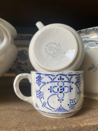 Set van 2 oude kopjes BLAU SAKS