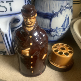 Een vintage “ sigarettenman” Royal Doulton