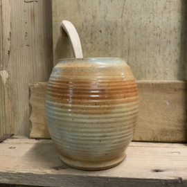 Olijfpot met olijvenschep