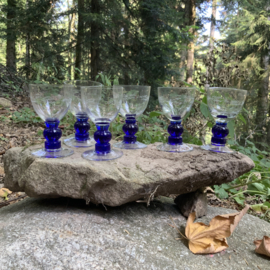 Set van 6 antieke aperitief glaasjes.