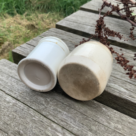 Set van 2 oude, gehavende zalf potjes