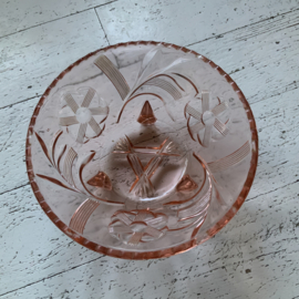 Schaal op pootjes van roze persglas