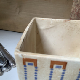 Oude verweerde pot “SUIKER”