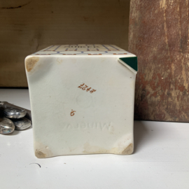 Oude verweerde pot “SUIKER”
