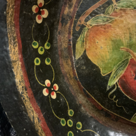 Oude papier-maché schaal