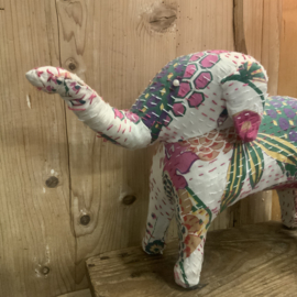 OLIFANT van stof