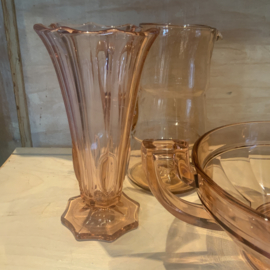 Art deco vaas van roze pers glas