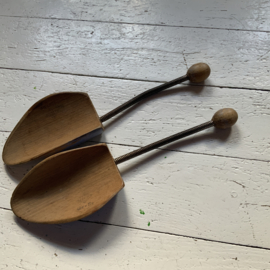 Set schoenspanners,  sleets met deels blauwe verf.